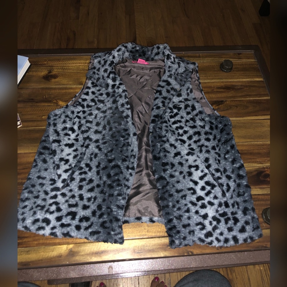 Betsy Johnson grey leopard print vest size large